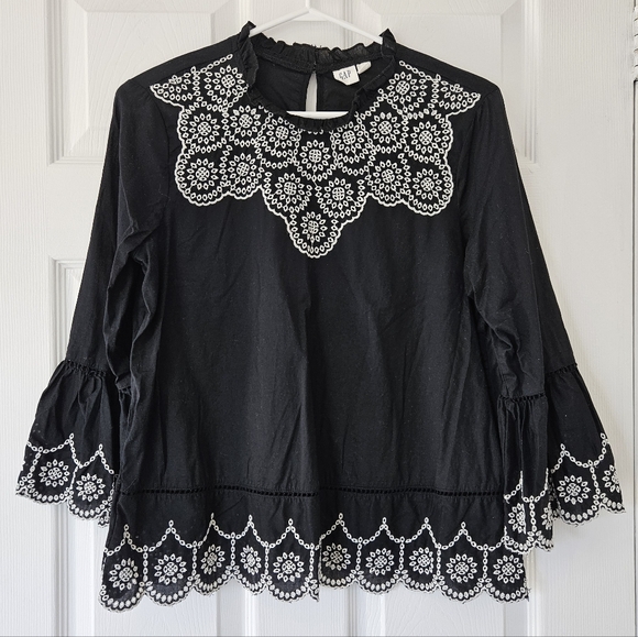 GAP Tops - Gap Lightweight cotton embroidered top Small